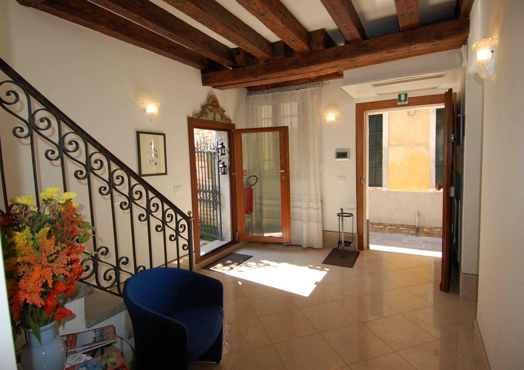 Santa Margherita Guest House Venedig Exteriör bild